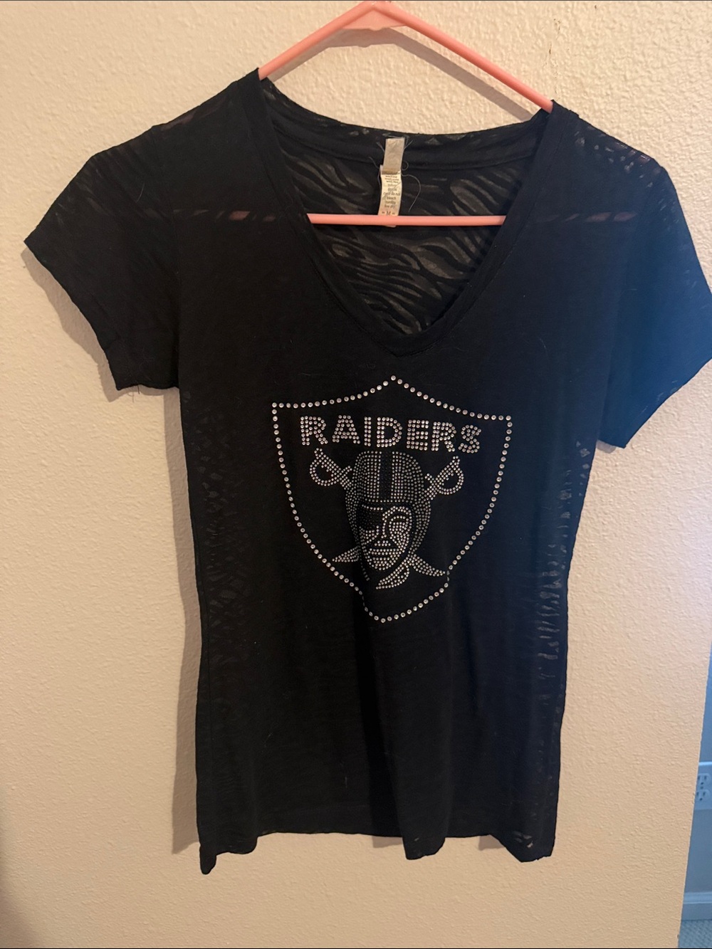 Raiders Black Women's V-Neck Tee with Rhinestone Logo